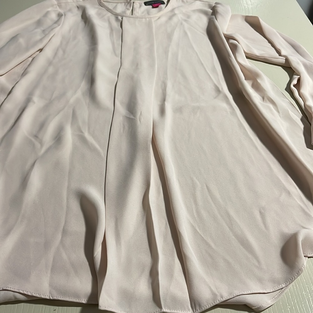 Vince Camuto Cream Flowy Top- Size XS - Picture 6 of 11